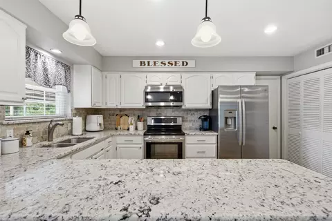 5852 Marina Dr #21, Garland, TX 75043
