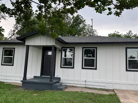901 N Blanche St, Terrell, TX 75160