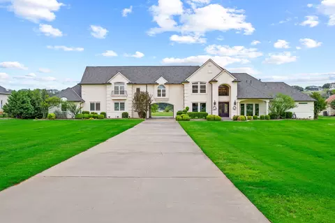 1300 E Scandinavian Ct, Granbury, TX 76048