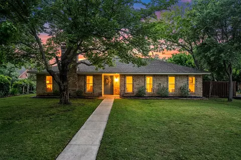 2 Whispering Cir, Hickory Creek, TX 75065