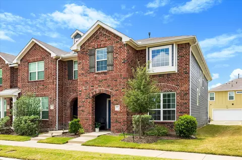 3915 Hometown Blvd, Heartland, TX 75126
