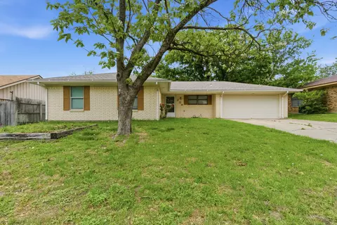 209 Moonlight Trl, Stephenville, TX 76401