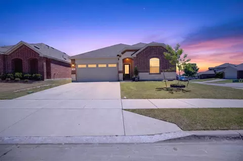 6900 Waterloo Ln, Fort Worth, TX 76179