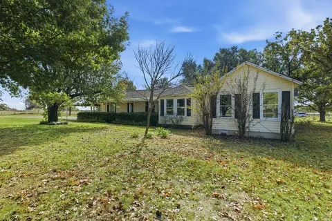 3420 Springfield Rd, Springtown, TX 76082