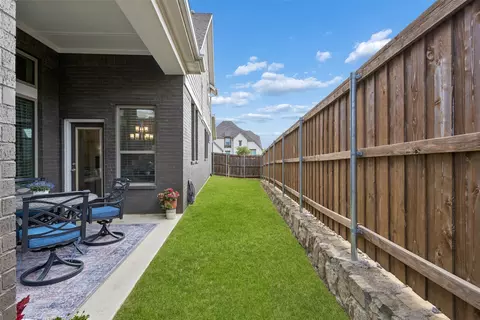 Exterior - 2012 Crescent St, Aledo, TX 76008 photo 3 of 4