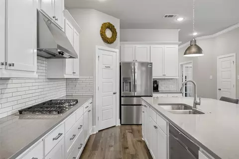 Kitchen - 2012 Crescent St, Aledo, TX 76008 photo 3 of 5