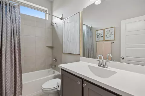 Bath - 2012 Crescent St, Aledo, TX 76008 photo 4 of 5