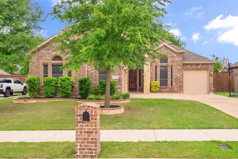 3233 Burgundy Ln, Midlothian, TX 76065