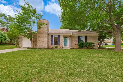 1041 S Riverside Dr, Grapevine, TX 76051