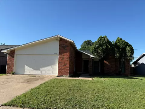 7002 Forestview Dr, Arlington, TX 76016