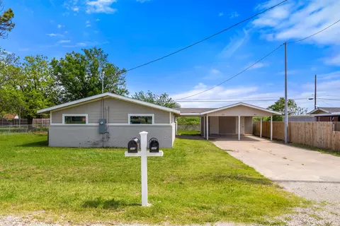 205 April St, Bowie, TX 76230