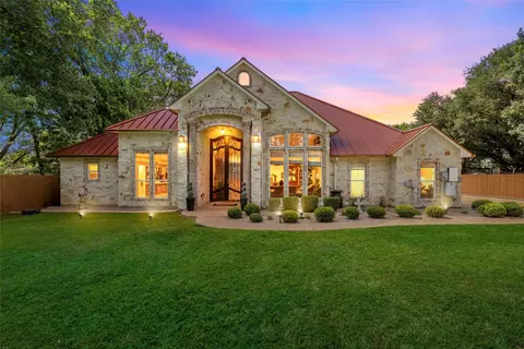 241 W Chapman Rd, Hewitt, TX 76643