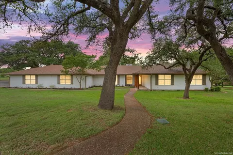 153 Eagle Canyon Dr, China Spring, TX 76633