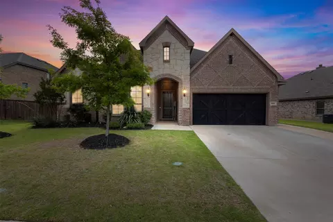 806 Summer Grove Dr, Midlothian, TX 76065