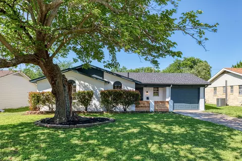 617 NW Newton Dr, Burleson, TX 76028