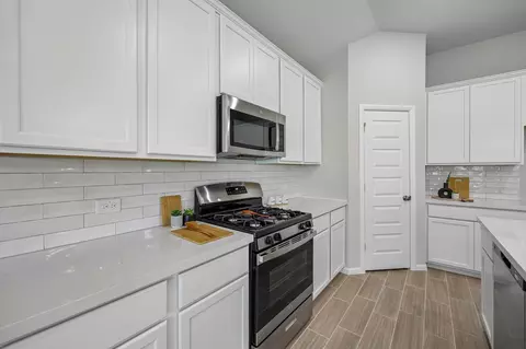 Kitchen - 3708 Yarrow Dr, Argyle, TX 76226 photo 6 of 6