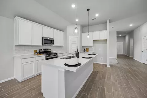 Kitchen - 3708 Yarrow Dr, Argyle, TX 76226 photo 3 of 6