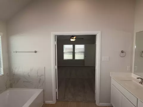 Bath - 3708 Yarrow Dr, Argyle, TX 76226 photo 2 of 3