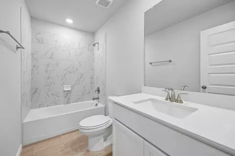 Bath - 3708 Yarrow Dr, Argyle, TX 76226 photo 3 of 4