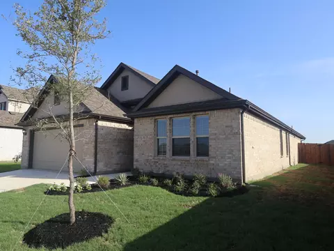 Exterior - 3708 Yarrow Dr, Argyle, TX 76226 photo 2 of 10