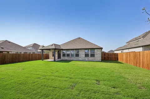 Exterior - 3708 Yarrow Dr, Argyle, TX 76226 photo 3 of 4