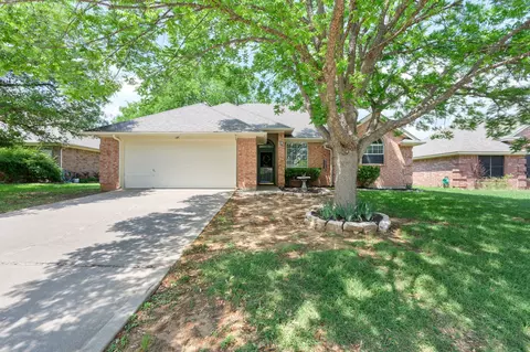 1516 Clover Ln, Granbury, TX 76048