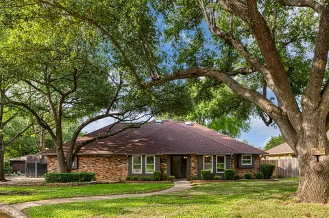 2104 Riverforest Ct, Arlington, TX 76017