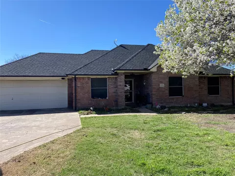 1070 Overland Dr, Lowry Crossing, TX 75069