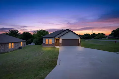 1311 E Apache Trl, Granbury, TX 76048