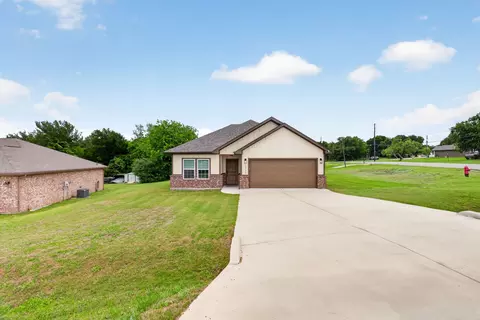 1311 E Apache Trl, Granbury, TX 76048