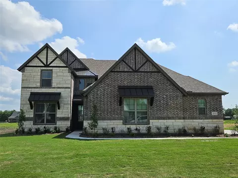 311 Redwood Cir, Trenton, TX 75490
