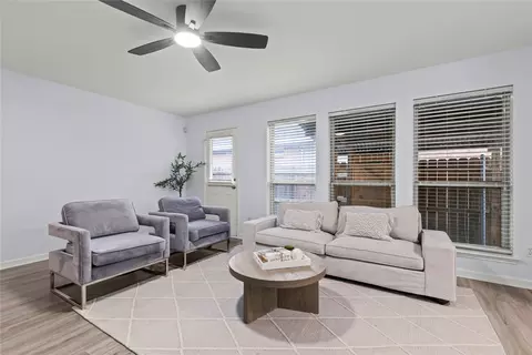 3028 Casa Bella Dr, Arlington, TX 76010