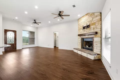 Living - 809 Schneider Rd, Howe, TX 75459 photo 5 of 6