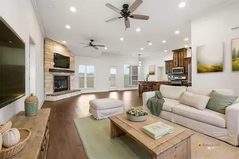 Living - 809 Schneider Rd, Howe, TX 75459 photo 6 of 6