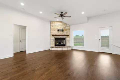 Living - 809 Schneider Rd, Howe, TX 75459 photo 4 of 6