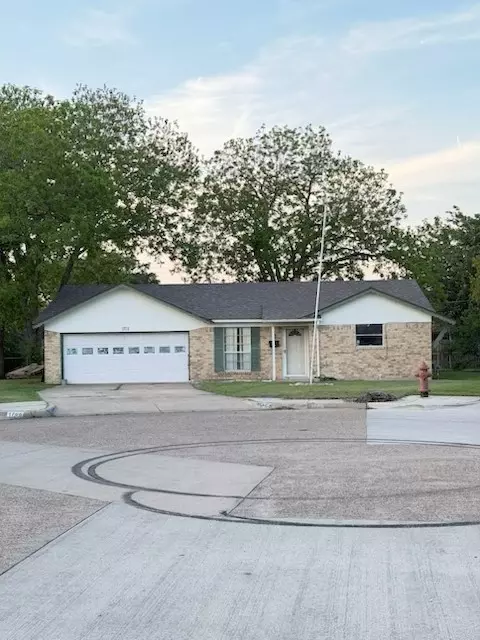 1702 Santa Clara Ct, Grand Prairie, TX 75051