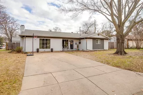 301 Lena Ln, Burleson, TX 76028