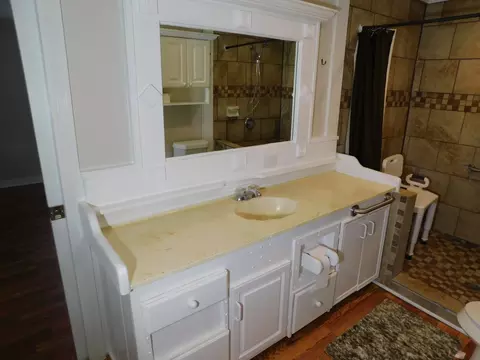 Bath - 105 NW 2nd, Springhill, LA 71075 photo 2 of 5
