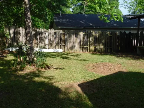 Exterior - 105 NW 2nd, Springhill, LA 71075 photo 4 of 6