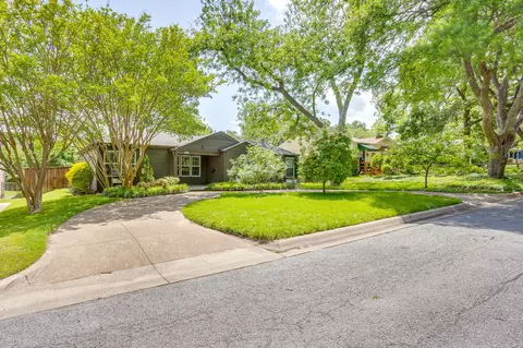 6463 Lindell Ave, Fort Worth, TX 76116