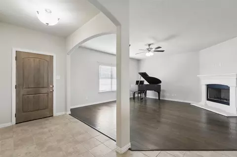 Entry Way - 240 Springwood Ranch Loop, Springtown, TX 76082 photo 1 of 3