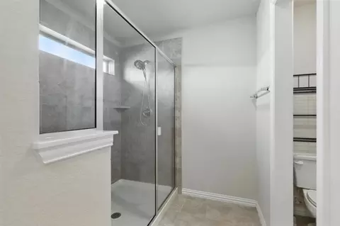 Bath - 240 Springwood Ranch Loop, Springtown, TX 76082 photo 1 of 2