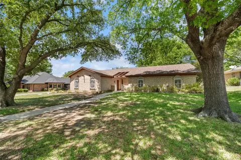 104 W Oak Valley Dr, Colleyville, TX 76034