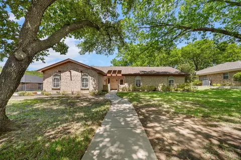 104 W Oak Valley Dr, Colleyville, TX 76034