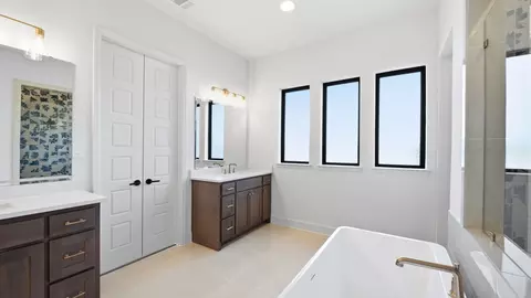Bath - 108 Chesterfield Ln, Heath, TX 75032 photo 1 of 2