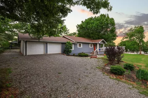 109 Arkansas St, Pottsboro, TX 75076