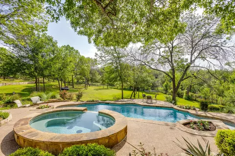 305 Covered Bridge Dr, Fort Worth, TX 76108