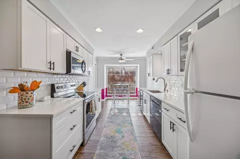 10019 Regal Park Ln #207, Dallas, TX 75230