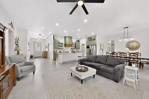 613 Kentucky Town Rd, Whitewright, TX 75491