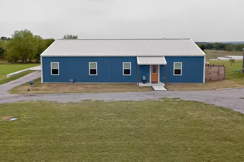 613 Kentucky Town Rd, Whitewright, TX 75491